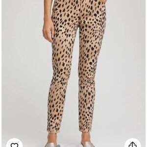 Chico's size 2.5 Girlfriend Ankle Jeans in Tan and Black Leopard Print